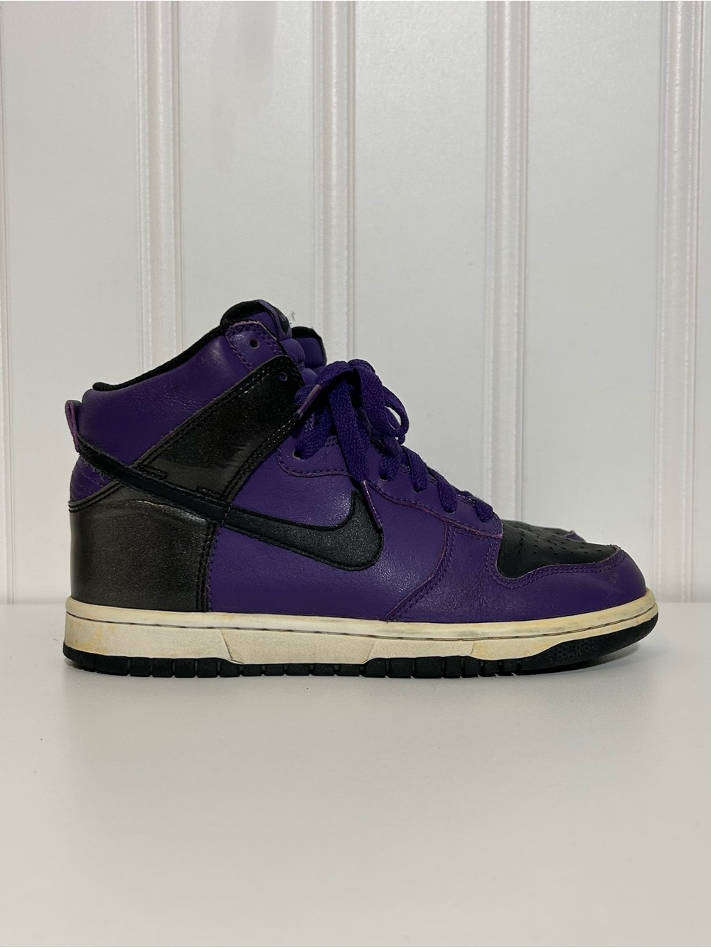 Nike dunk high Purple and Black white sole
Sneakers